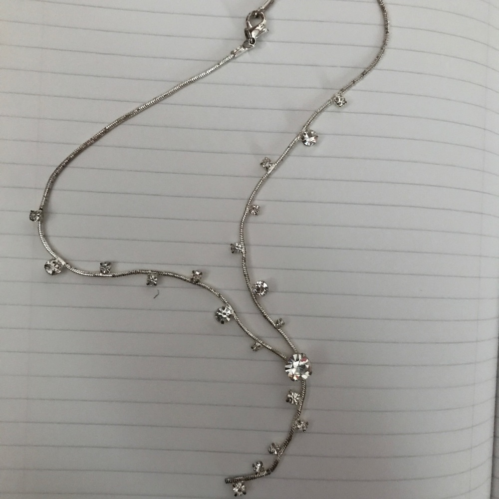 Beautiful crystal vine short necklace